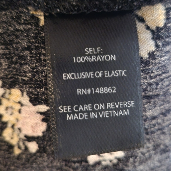 Torrid size 2, loose fit, 100% rayon, tank top, black with ditsy floral pattern - Picture 7 of 8